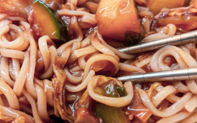 südkoreanische Jjajangmyeon (Nudeln mit Schwarzbohnenpaste)